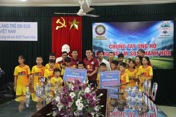 HAGL tặng gần 120 triệu đồng tiền bán áo đấu của Lương Xuân Trường cho Làng SOS Thanh Hóa - Ảnh 5.