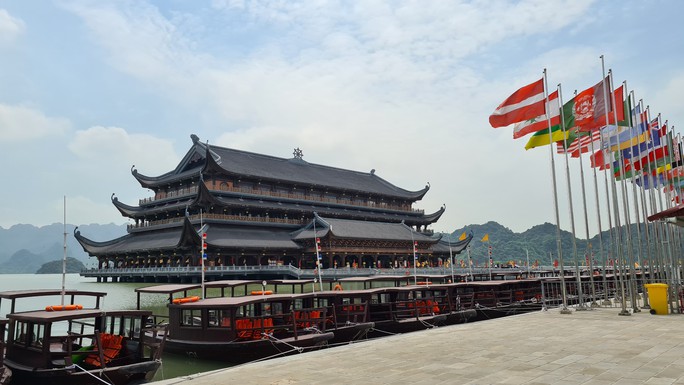 Tam Chúc - ngôi chùa lớn nhất thế giới - bình yên đến lạ ngày lễ 30-4 - Ảnh 2. Tam Chúc - ngôi chùa lớn nhất thế giới - bình yên đến lạ ngày lễ 30-4 - Ảnh 2.