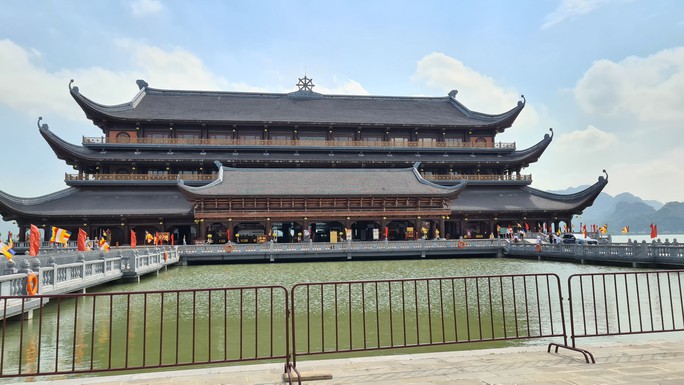 Tam Chúc - ngôi chùa lớn nhất thế giới - bình yên đến lạ ngày lễ 30-4 - Ảnh 3. Tam Chúc - ngôi chùa lớn nhất thế giới - bình yên đến lạ ngày lễ 30-4 - Ảnh 3.