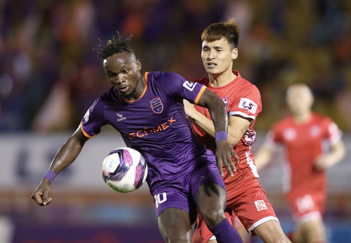 Tiến Linh lập hat-trick, B.Bình Dương và Nam Định tạo mưa bàn thắng ở sân Gò Đậu - Ảnh 3. Tiến Linh lập hat-trick, B.Bình Dương và Nam Định tạo mưa bàn thắng ở sân Gò Đậu - Ảnh 3.