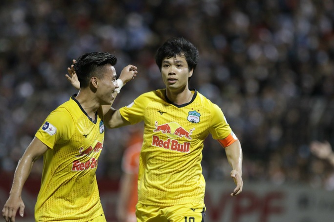 Công Phượng và Văn Toàn lập công, Hoàng Anh Gia Lai lấy lại ngôi đầu V-League 2021 - Ảnh 3. Công Phượng và Văn Toàn lập công, Hoàng Anh Gia Lai lấy lại ngôi đầu V-League 2021 - Ảnh 3.