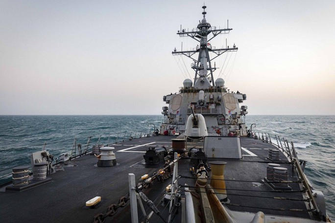 Trung Quốc theo sát tàu chiến Mỹ đi qua eo biển Đài Loan - Ảnh 1.