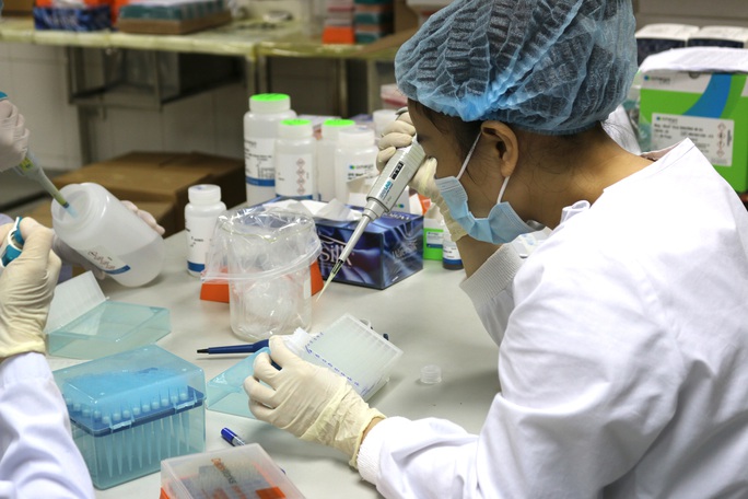 Người đàn ông dương tính đi trên chuyến bay có chuyên gia Trung Quốc mắc Covid-19 - Ảnh 1.