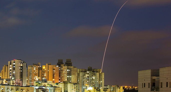 Israel tung 160 chiến đấu cơ, dội 450 tên lửa vào Hamas - Ảnh 1.