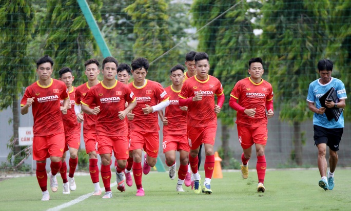 Bảo vệ ngôi vương SEA Games, U22 Việt Nam đội nắng nóng “luyện công” - Ảnh 3.