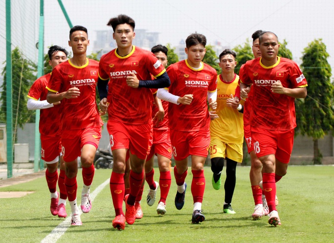 Bảo vệ ngôi vương SEA Games, U22 Việt Nam đội nắng nóng “luyện công” - Ảnh 4.