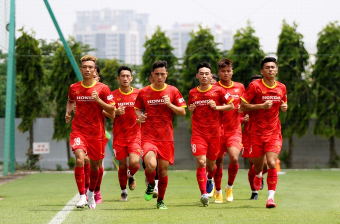 Bảo vệ ngôi vương SEA Games, U22 Việt Nam đội nắng nóng “luyện công” - Ảnh 6.