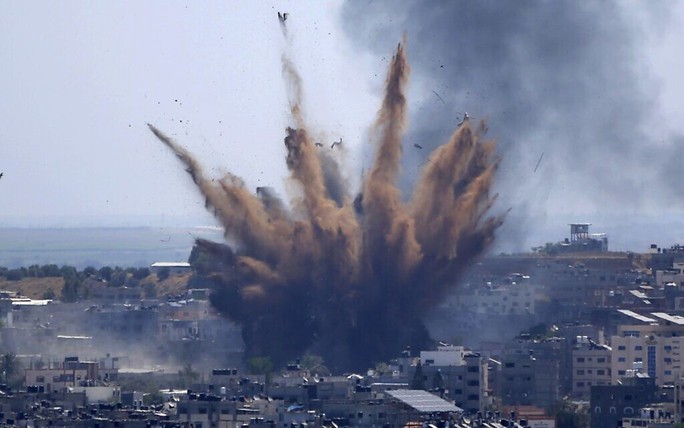 Hamas phóng rốc-két trả thù vụ Israel không kích chết gia đình 10 người Palestine - Ảnh 1.