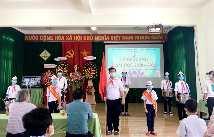 Hơn 3 tỉ đồng ủng hộ Trung tâm nuôi dạy trẻ khuyết tật Võ Hồng Sơn - Ảnh 1.