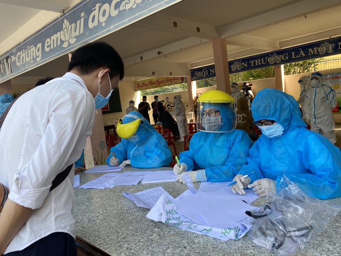 Đà Nẵng thêm 7 ca dương tính với SARS-CoV-2, có con gái người bán cơm gà - Ảnh 1.