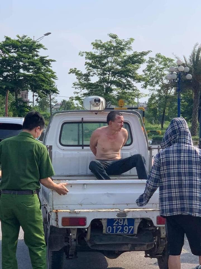Tìm 1 người dân để khen thưởng trong vụ đại uý công an đứng nhìn tài xế taxi bắt cướp - Ảnh 2.