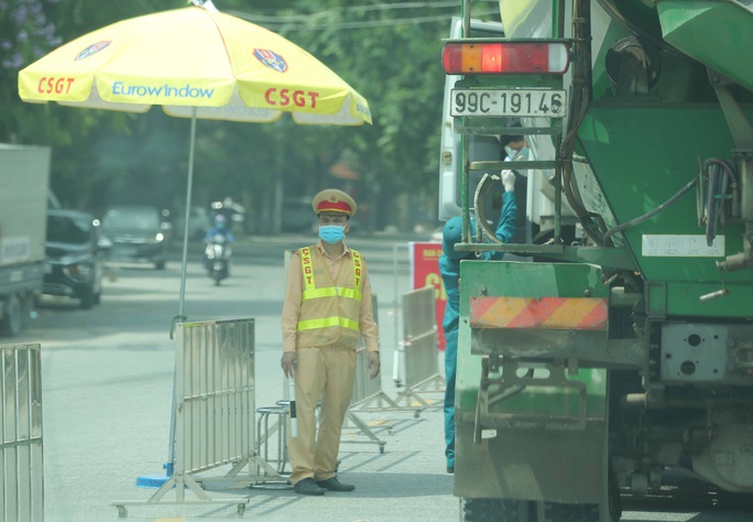 CLIP: Lập chốt giãn cách xã hội toàn huyện Việt Yên có ổ dịch Công ty Hosiden - Ảnh 5.