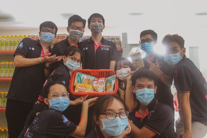 Trường ĐH Bách Khoa TP HCM cho sinh viên tiếp cận thực tế từ nhà máy - Ảnh 4. Trường ĐH Bách Khoa TP HCM cho sinh viên tiếp cận thực tế từ nhà máy - Ảnh 4.