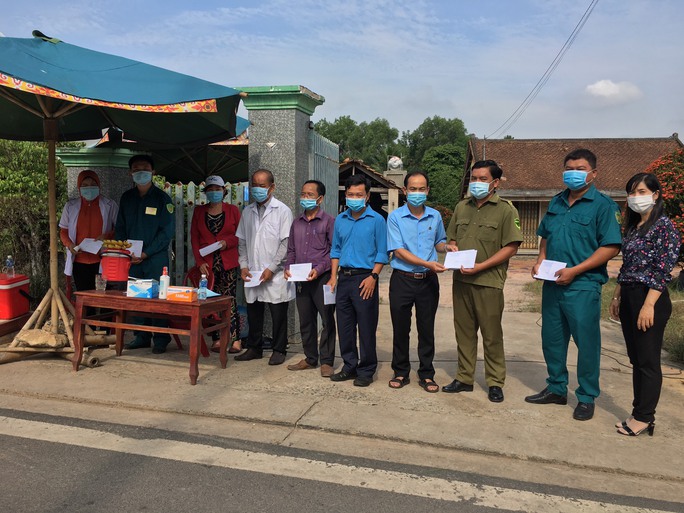 Chăm lo cho đoàn viên- lao động nghèo trong Tháng Công nhân - Ảnh 9.