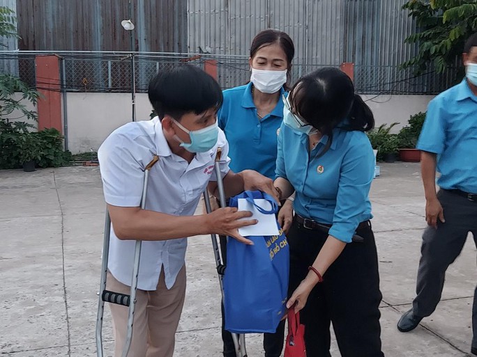Chăm lo cho đoàn viên- lao động nghèo trong Tháng Công nhân - Ảnh 8.