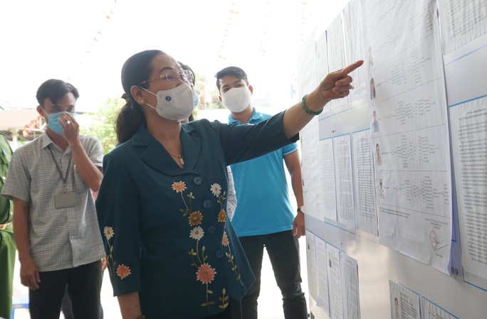 TP HCM: Kiểm tra công tác chuẩn bị bầu cử tại điểm Chủ tịch nước đến bỏ phiếu - Ảnh 1.