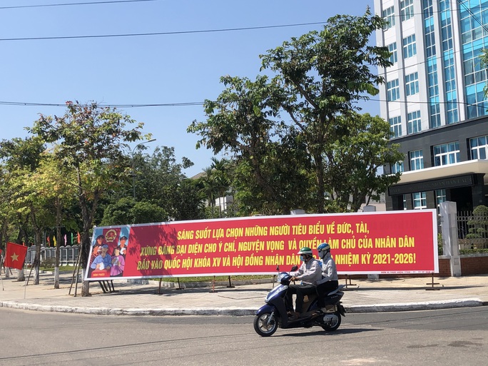 Đường phố rực cờ hoa, hơn 1,1 triệu cử tri Quảng Nam sẵn sàng đi bầu cử - Ảnh 12.