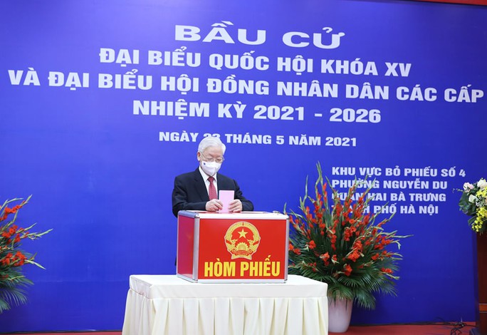 Những hình ảnh Tổng Bí thư Nguyễn Phú Trọng bỏ phiếu bầu cử - Ảnh 8.