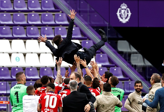 Đua vô địch nghẹt thở, Atletico Madrid đăng quang La Liga sau 7 năm - Ảnh 7.