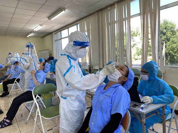 Đà Nẵng xét nghiệm Covid-19 cho toàn bộ công nhân - Ảnh 7.