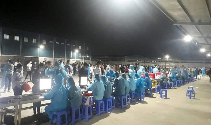 Thêm 107 ca dương tính SARS-CoV-2, đã có 1 công nhân tử vong và nhiều bệnh nhân chiều hướng nặng - Ảnh 1.