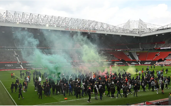 CĐV tấn công sân Old Trafford, trận M.U – Liverpool bị hoãn - Ảnh 9.