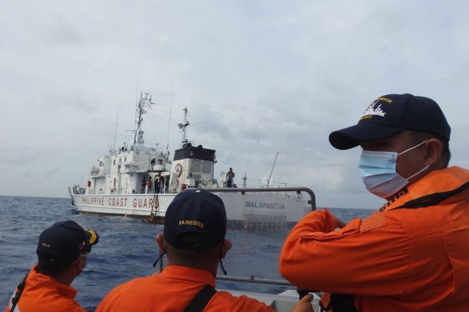 Philippines: Trung Quốc “hành động nguy hiểm” trên biển Đông - Ảnh 1.