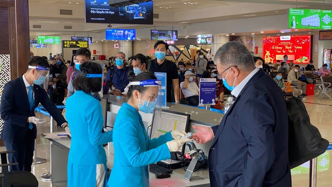 Cảng vụ hàng không miền Bắc khẳng định dung dịch rửa tay ở Nội Bài không phải nước lã - Ảnh 7.