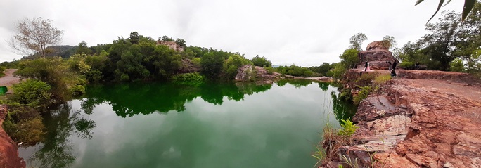 Xanh biếc hồ Tà Pạ - “tuyệt tình cốc” của miền Tây - Ảnh 2.