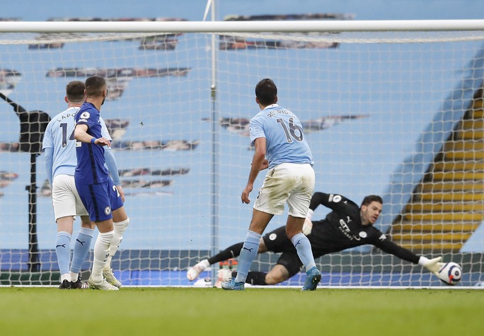 Thua ngược Chelsea ngỡ ngàng, Man City hoãn ngày vui vô địch - Ảnh 6.