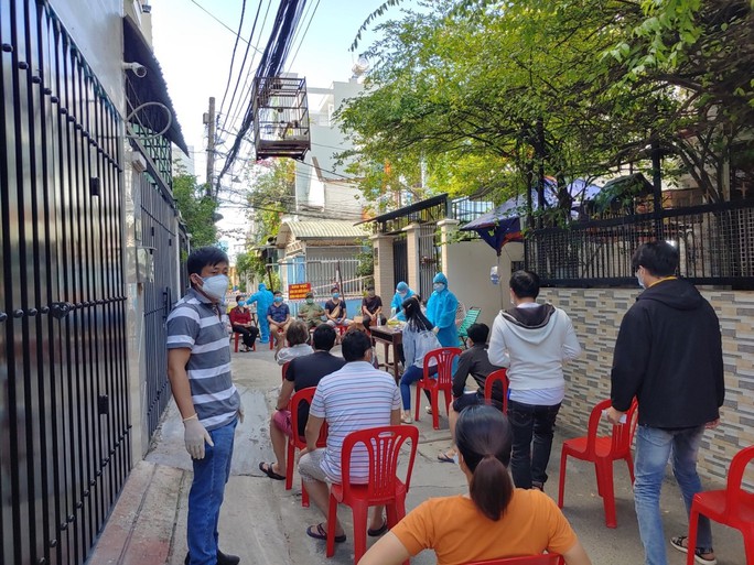 TP HCM thêm 26 người mắc Covid-19, Cần Giờ xuất hiện ca bệnh đầu tiên - Ảnh 1.