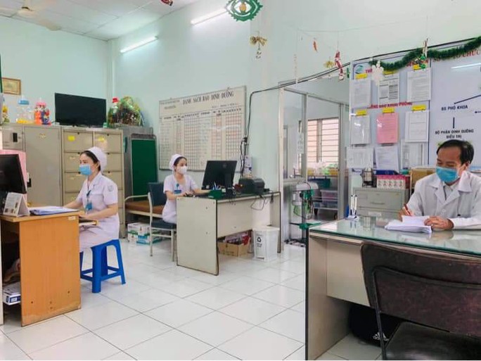 Chùm ảnh: Bên trong Bệnh viện Bệnh Nhiệt đới TP HCM đang bị phong tỏa - Ảnh 5. Chùm ảnh: Bên trong Bệnh viện Bệnh Nhiệt đới TP HCM đang bị phong tỏa - Ảnh 5.
