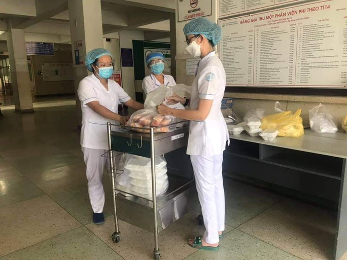 Chùm ảnh: Bên trong Bệnh viện Bệnh Nhiệt đới TP HCM đang bị phong tỏa - Ảnh 7.