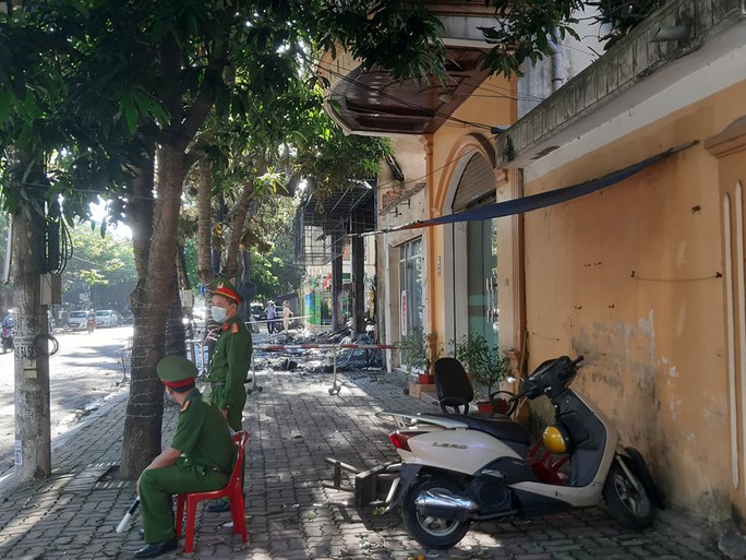 Vụ cháy phòng trà khiến 6 người tử vong: Bộ Công an vào cuộc - Ảnh 2.