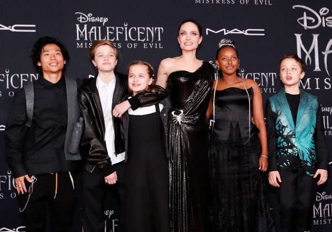 Pax Thiên tháp tùng khi Angelina Jolie đến thăm chồng cũ - Ảnh 7.