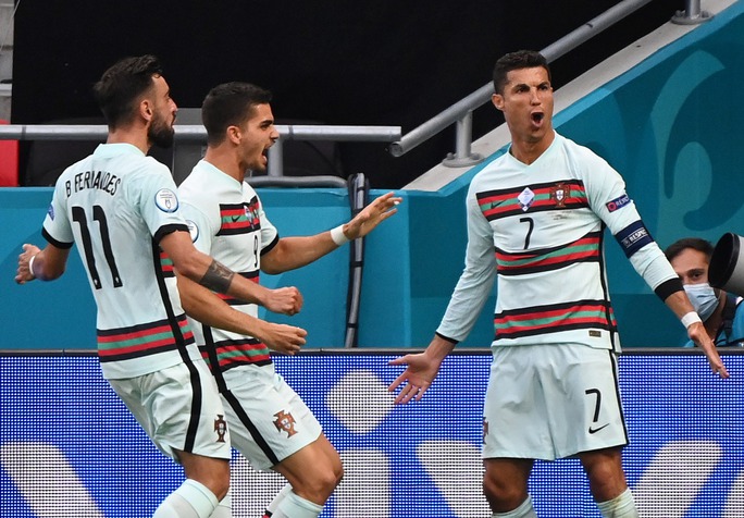 Bồ Đào Nha – Hungary 3-0: Cú đúp đưa Ronaldo vào lịch sử - Ảnh 7.