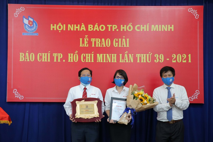 Báo Người Lao Động đoạt 8 giải Báo chí TP HCM năm 2021 - Ảnh 7.