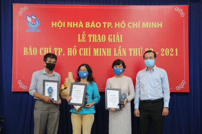 Báo Người Lao Động đoạt 8 giải Báo chí TP HCM năm 2021 - Ảnh 2.