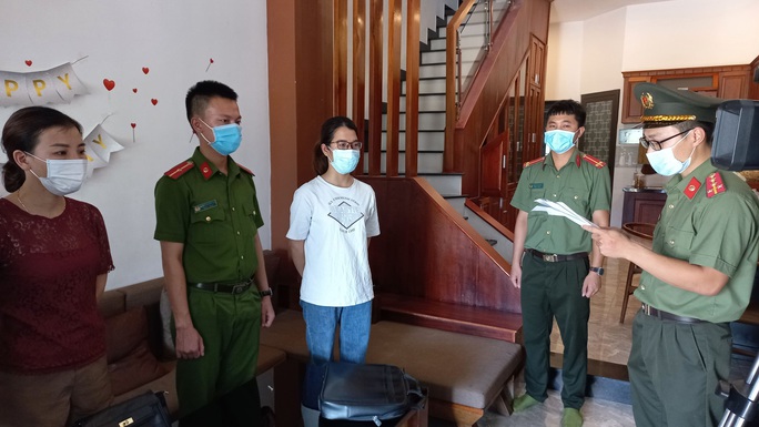 Phiên dịch viên tiếng Trung bị bắt vì tiếp tay chuyên gia “dỏm” nhập cảnh trái phép - Ảnh 1.