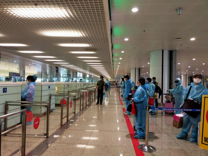 Thí điểm cách ly tập trung 7 ngày người có hộ chiếu vắc-xin - Ảnh 1.