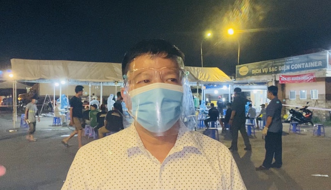 Xuyên đêm lấy mẫu xét nghiệm Covid-19 tại chợ đầu mối Thủ Đức - Ảnh 6.