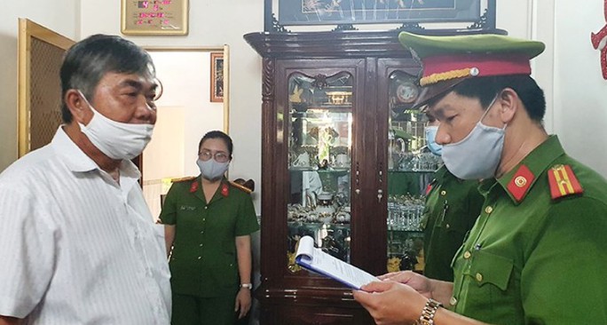 Bắt giam nguyên phó chủ tịch tỉnh Phú Yên liên quan đấu giá sỉ 262 lô đất  - Ảnh 1.