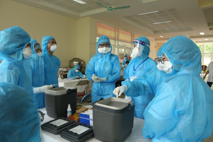Người phụ nữ bán rau ở chợ được phát hiện dương tính SARS-CoV-2 khi vào  viện khám - Báo Người lao động