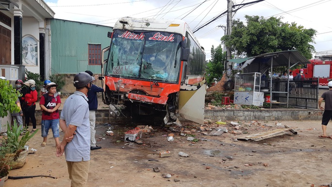 Tai nạn rình rập trên Quốc lộ 14 - Ảnh 1.