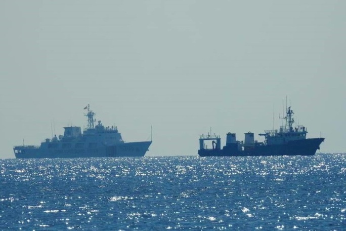 Malaysia tố tàu Trung Quốc xâm phạm sau vụ 16 máy bay - Ảnh 1.