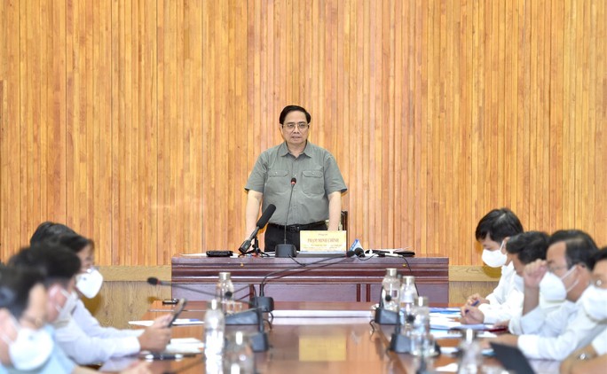 Thủ tướng đề nghị Tây Ninh đón người có nguyện vọng về để chia sẻ với TP HCM - Ảnh 1.