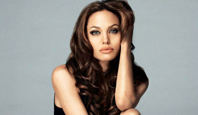 The beauty queen caused a fever because she looked so much like Angelina Jolie - Photo 8.