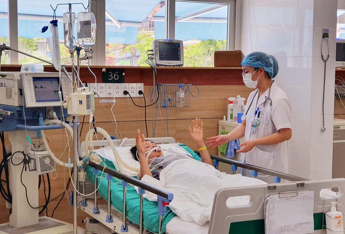 Nhiều người nhập viện do rắn độc cắn - Ảnh 1.