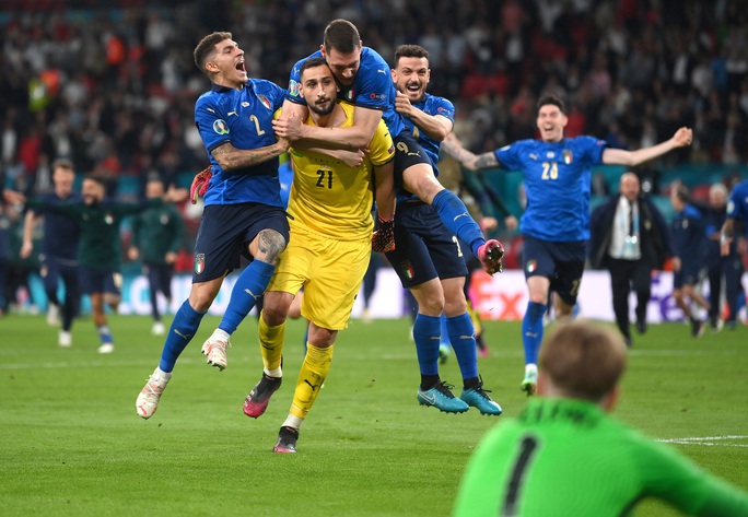 Anh gục ngã trên chấm luân lưu, Ý lên ngôi vô địch Euro 2020 - Ảnh 8.