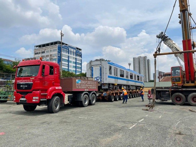 Hình ảnh cận cảnh 2 đoàn tàu số 6, 7 và đóng điện trạm biến áp của tuyến metro số 1 - Ảnh 4.